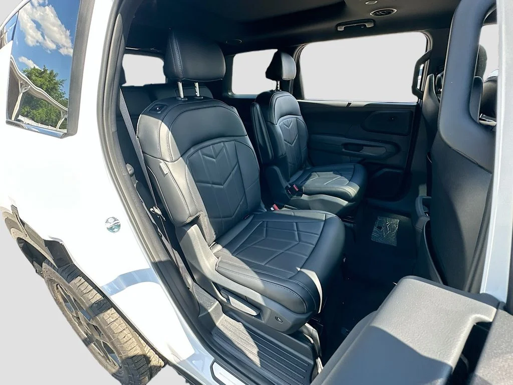 New 2027 Glacial White Pearl Kia X-PRO SX image 30