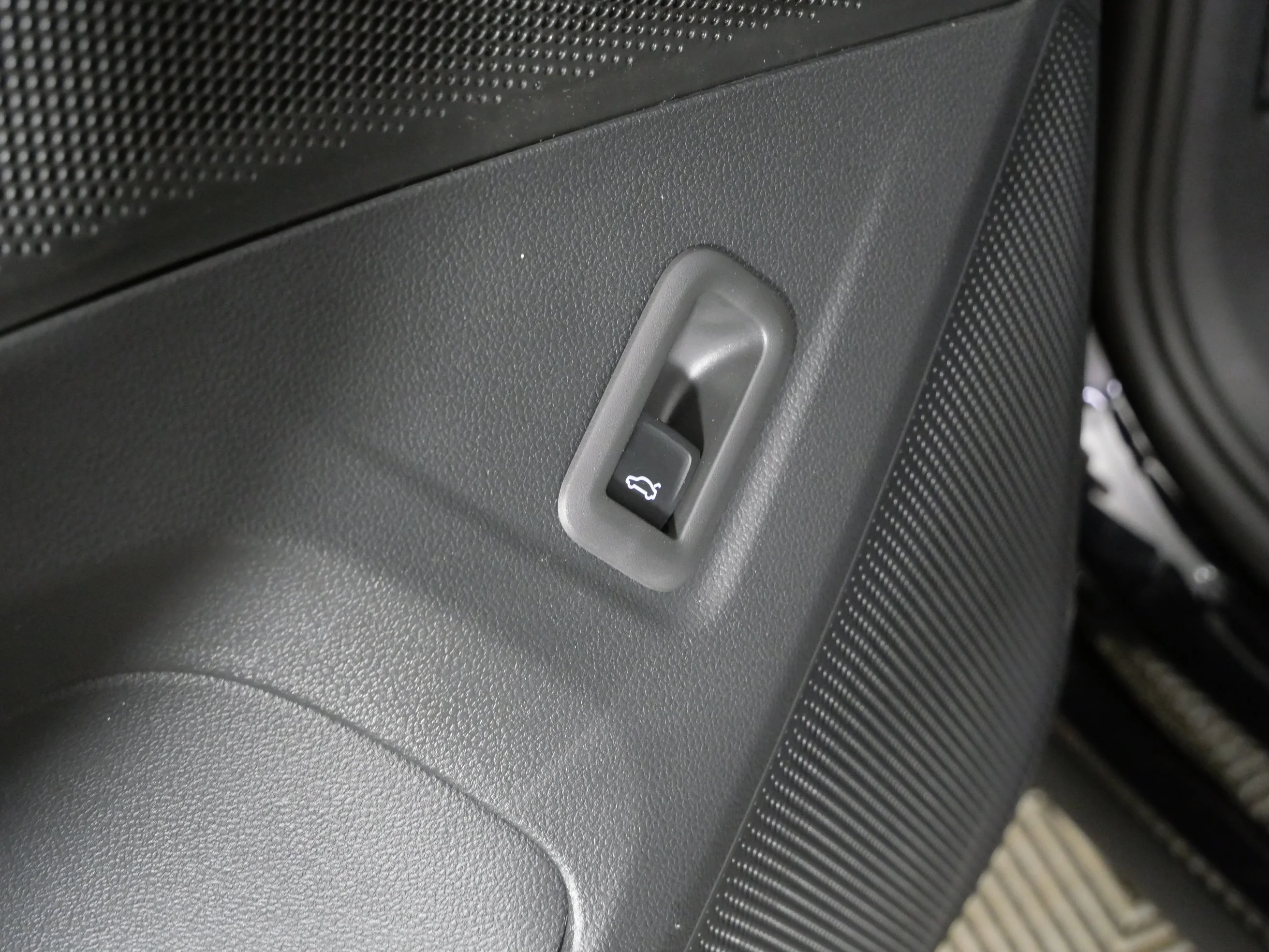 New 2026 Deep Black Pearl Volkswagen SE image 24