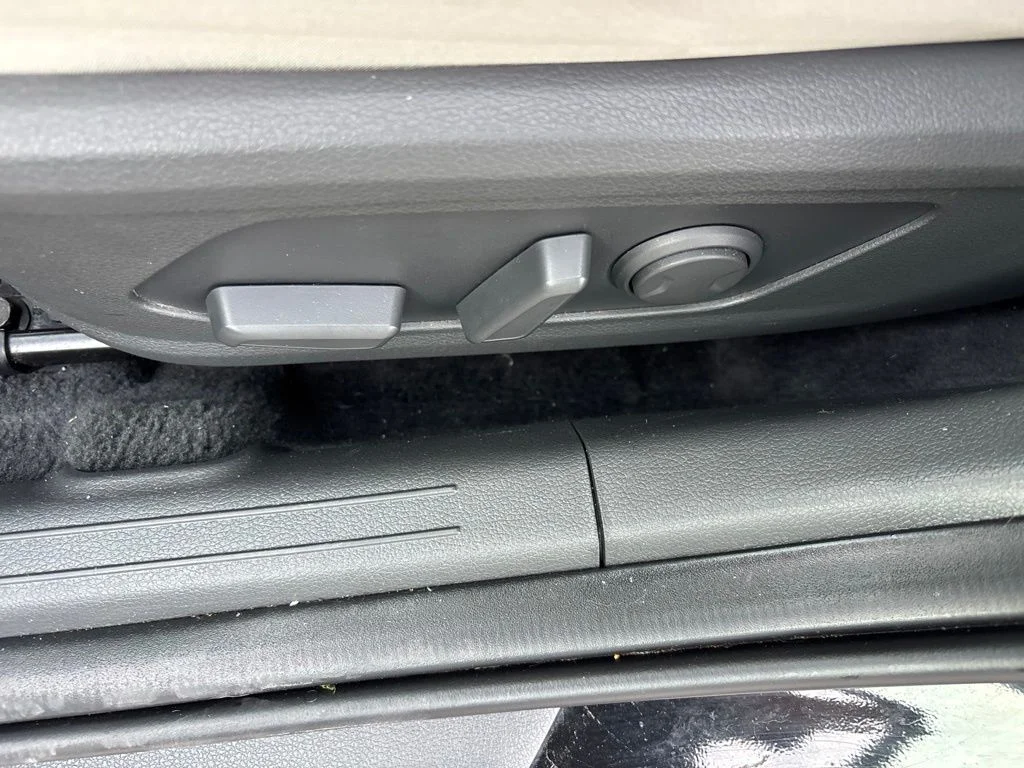 Used 2025 Abyss Black Hyundai SEL image 25