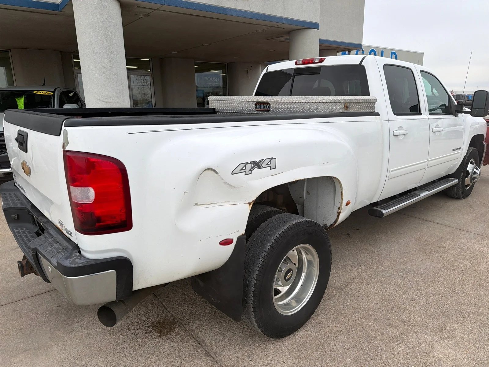 Used 2014 Summit White Chevrolet LTZ image 9