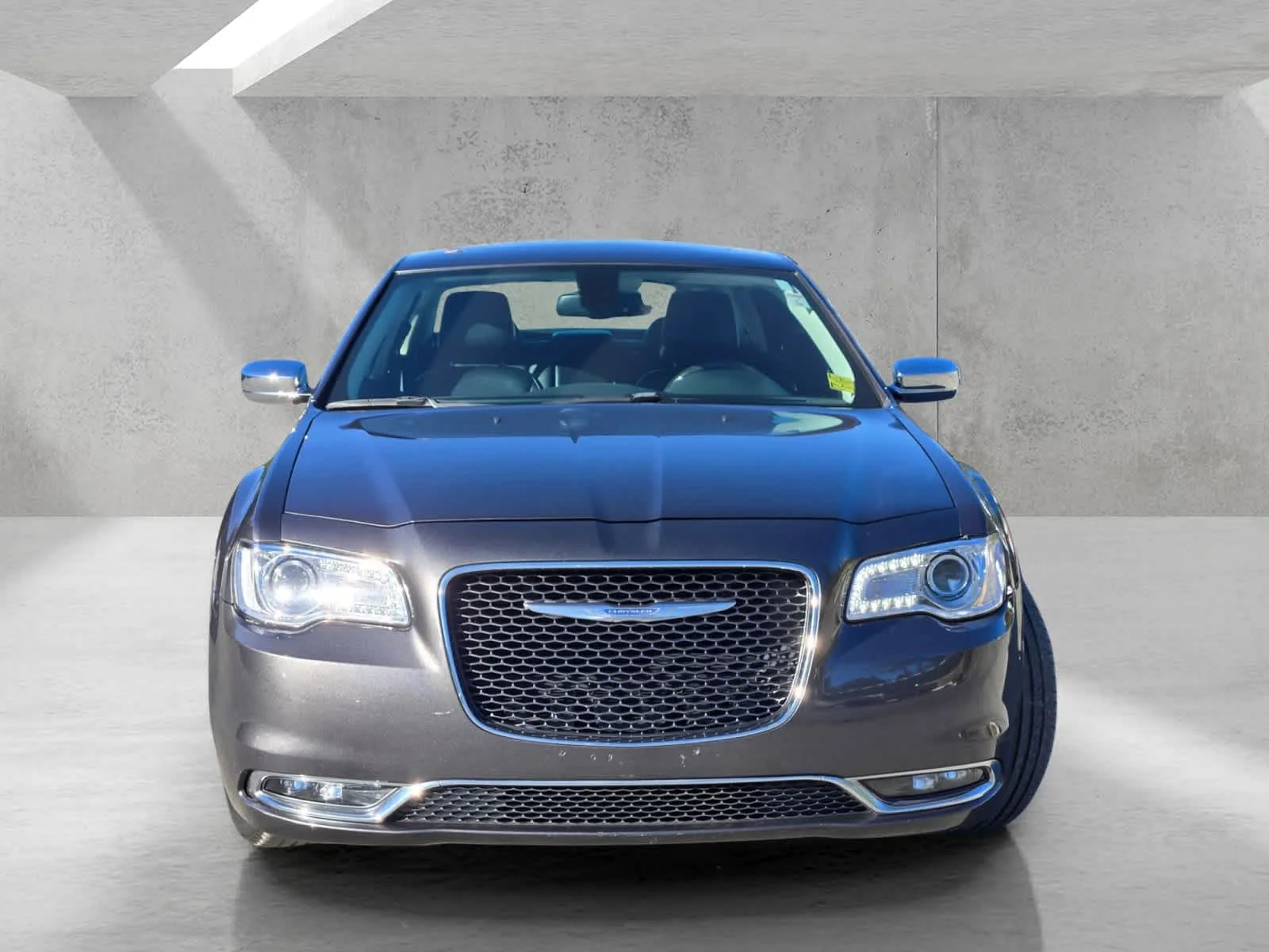 Used 2016  Chrysler 300C image 2