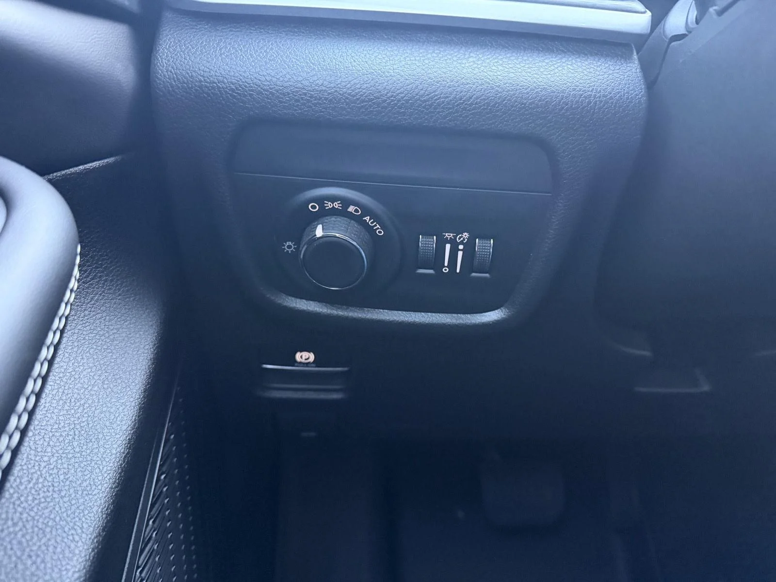 Used 2025 Baltic Gray Metallic Clearcoat Jeep Altitude X image 17