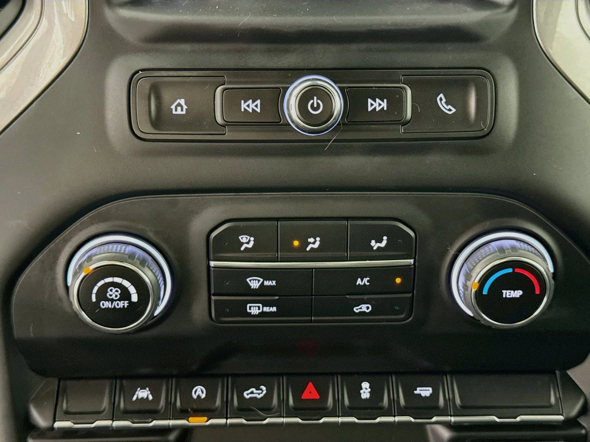Used 2022 Silver Ice Metallic Chevrolet Custom image 16