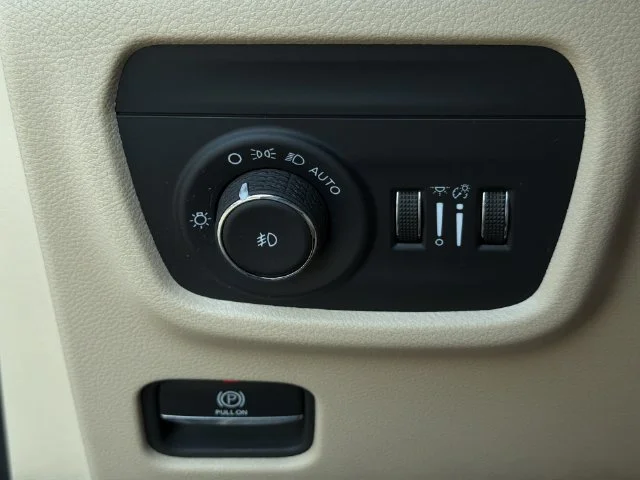 Used 2025 Black Jeep Limited image 30