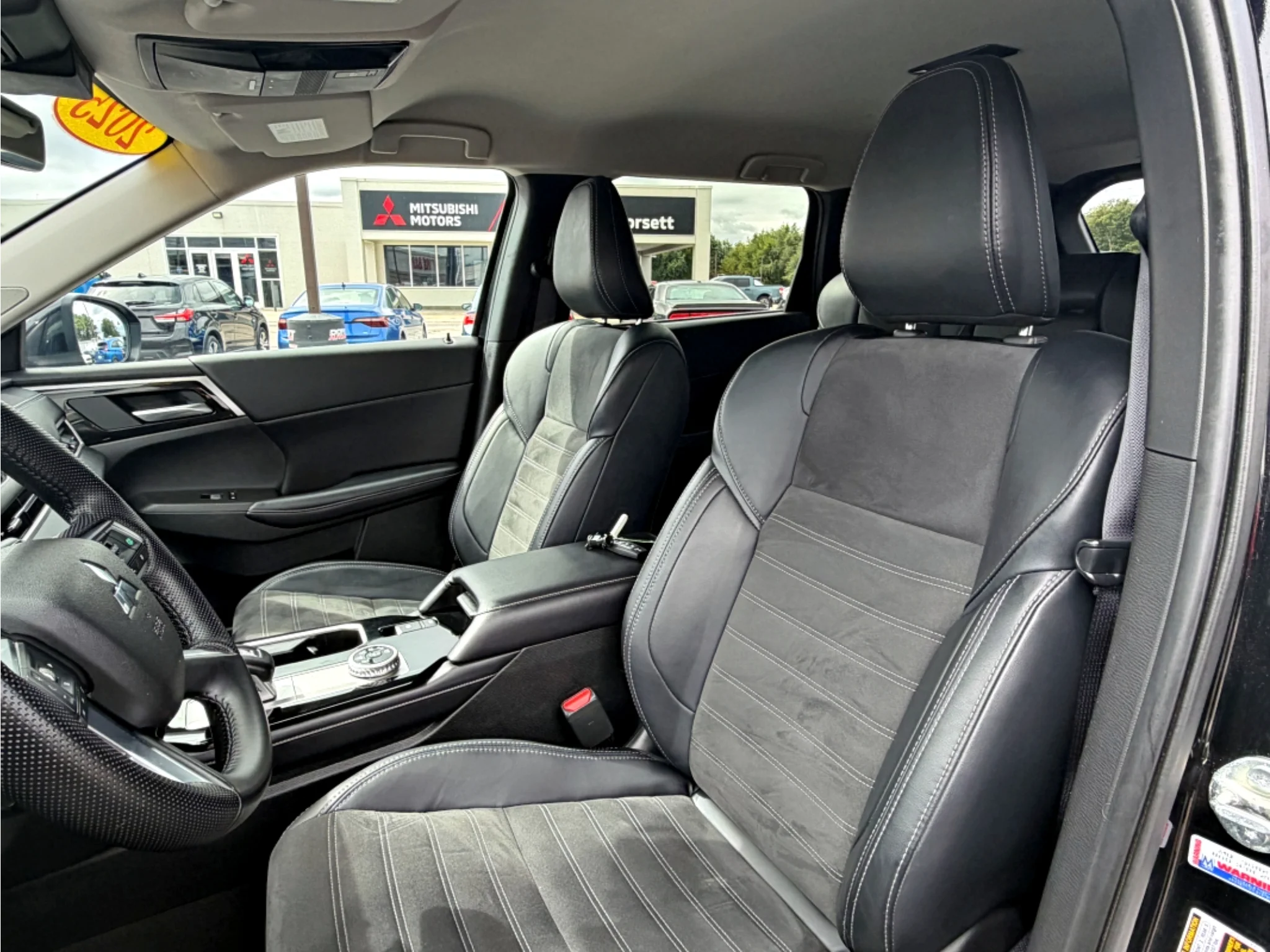 Used 2025 Black Mitsubishi SE image 21
