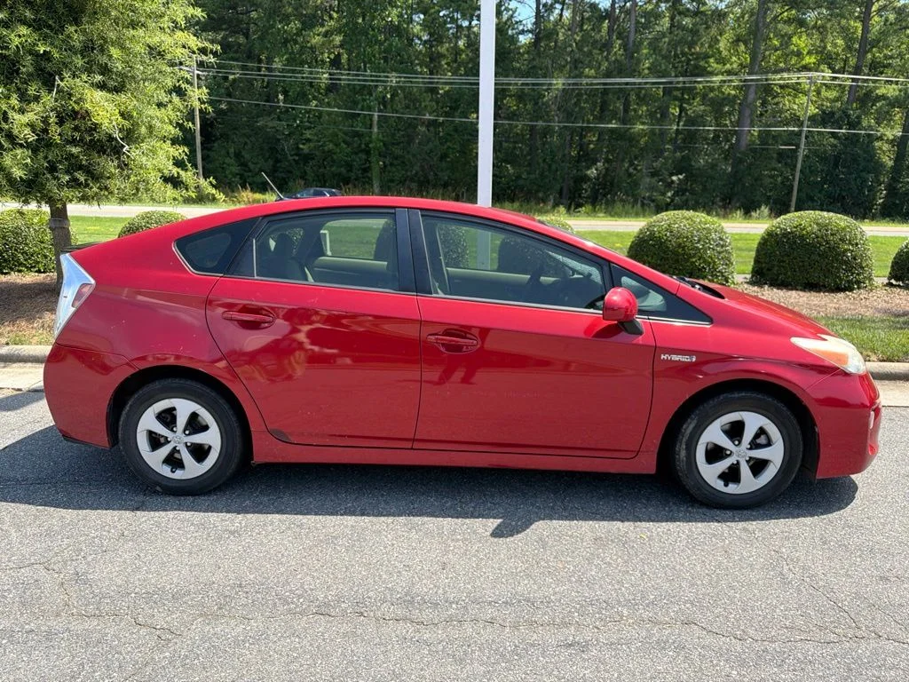 Used 2014 Red Toyota Three image 3
