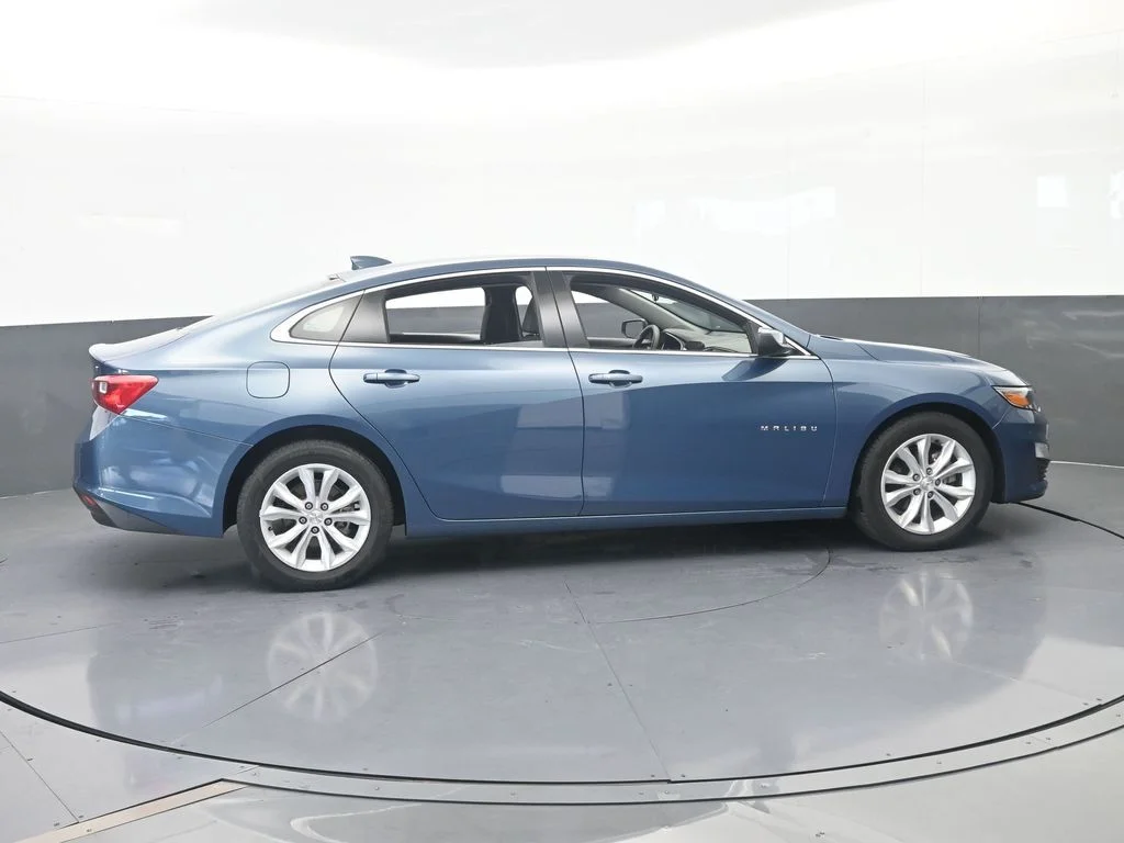 Used 2025 Lakeshore Blue Metallic Chevrolet LT image 6