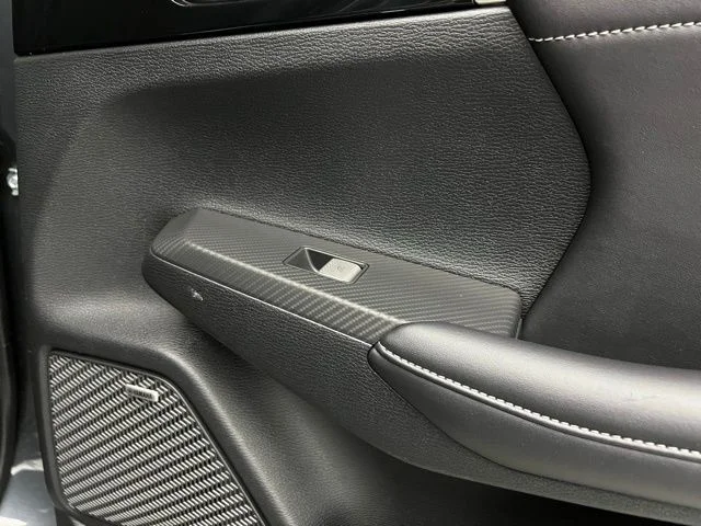 Used 2025 Moonstone Gray Metallic/Black Roof Mitsubishi SE image 24