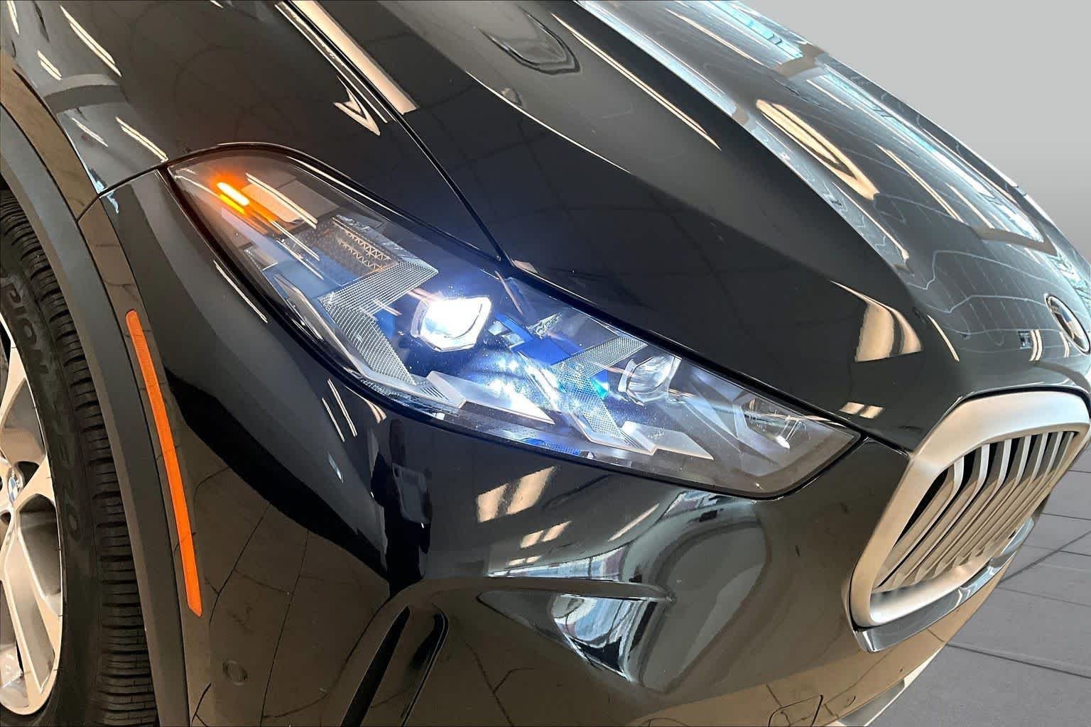 Used 2024 Black Sapphire Metallic BMW xDrive40i image 27