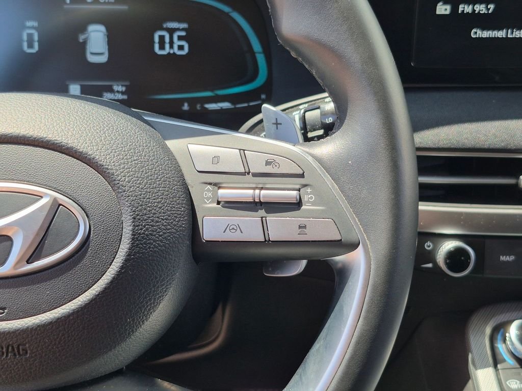 Used 2023 White Hyundai SEL image 19