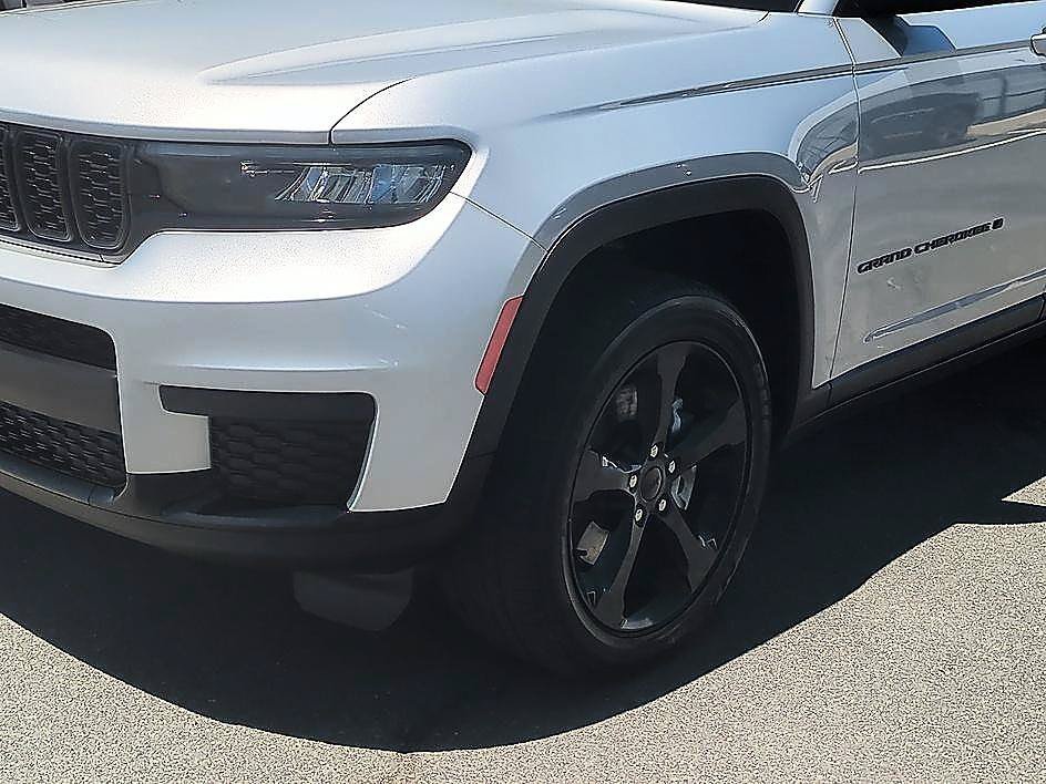 Used 2023 Silver Zynith Jeep Altitude X image 9