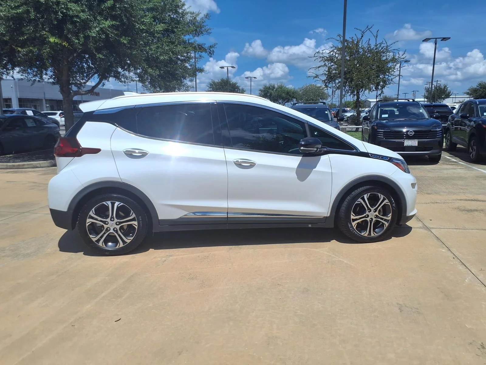 Used 2020 White Chevrolet Premier image 10