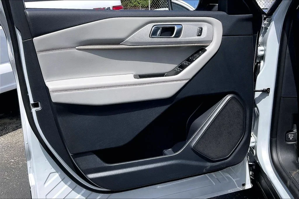 New 2026 Space White Metallic Ford Active image 22