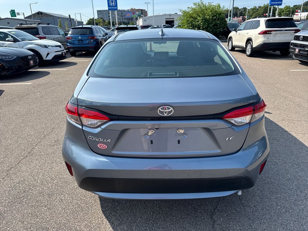 Used 2020  Toyota LE image 6