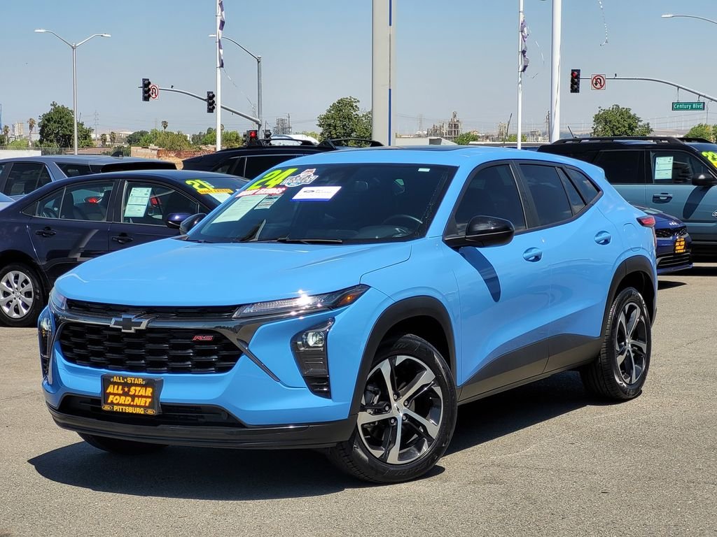 Certified Used 2024 Fountain Blue Chevrolet 1RS image 8