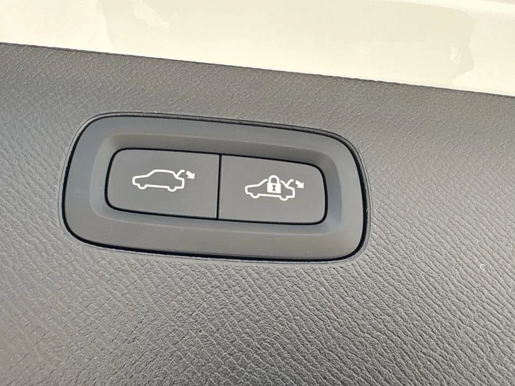 New 2026 Crystal White Volvo Plus image 29