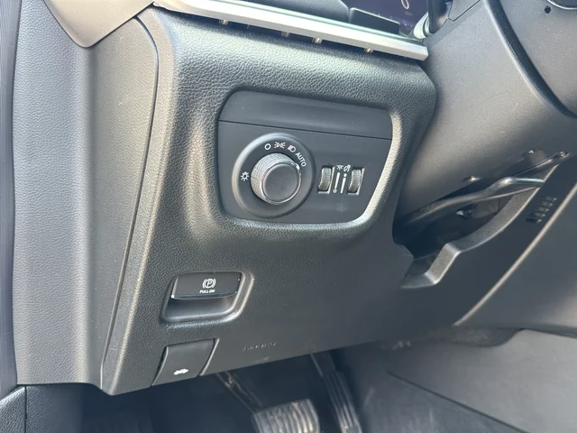 Used 2024 White Jeep Laredo X image 27