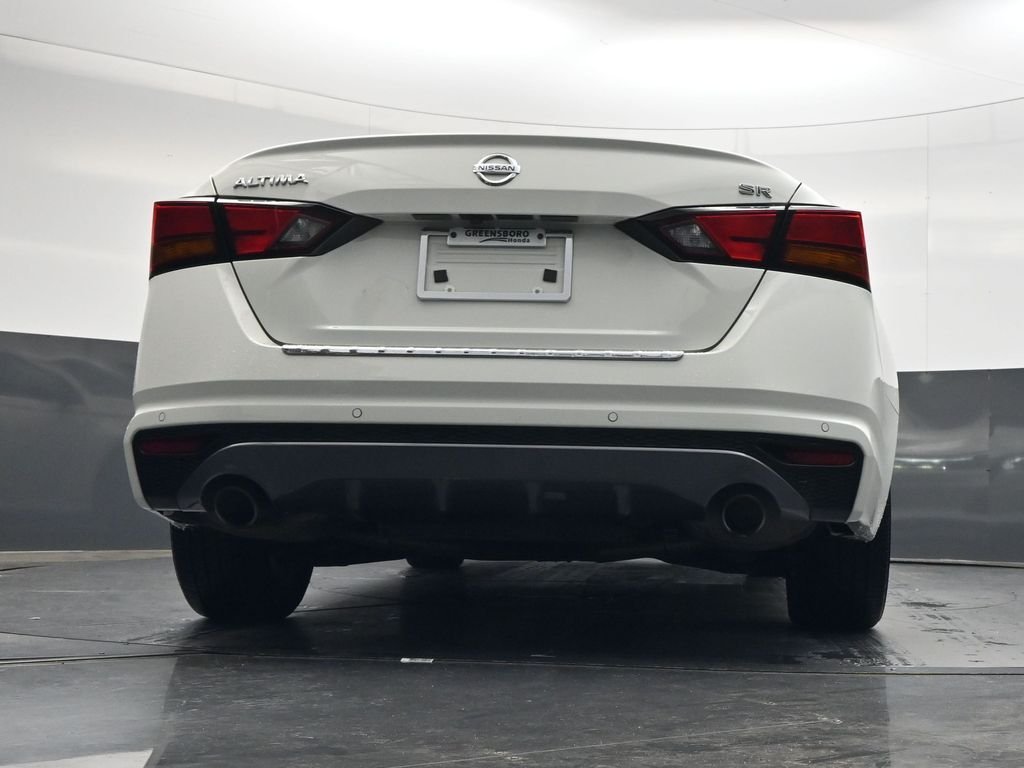 Used 2022 White Nissan 2.5 SR image 46