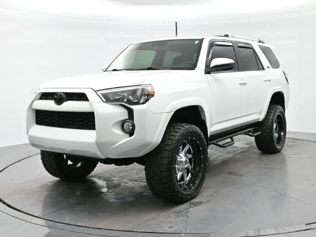 Used 2019 Super White Toyota SR5 image 3