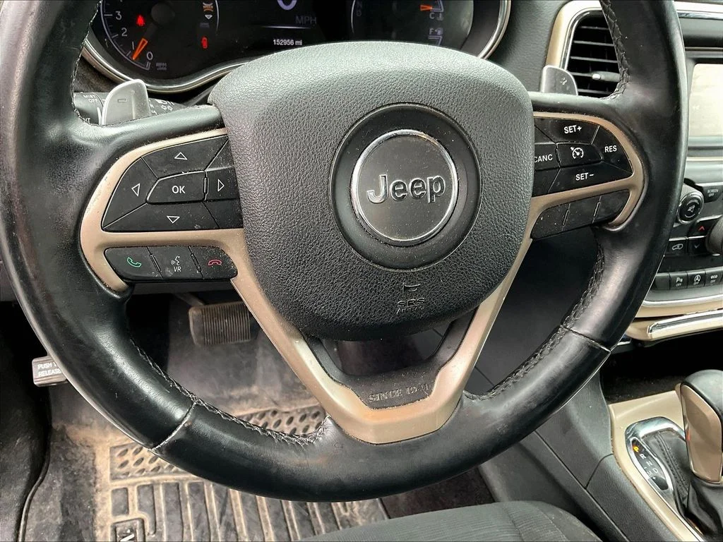 Used 2016 Silver Jeep Laredo image 6