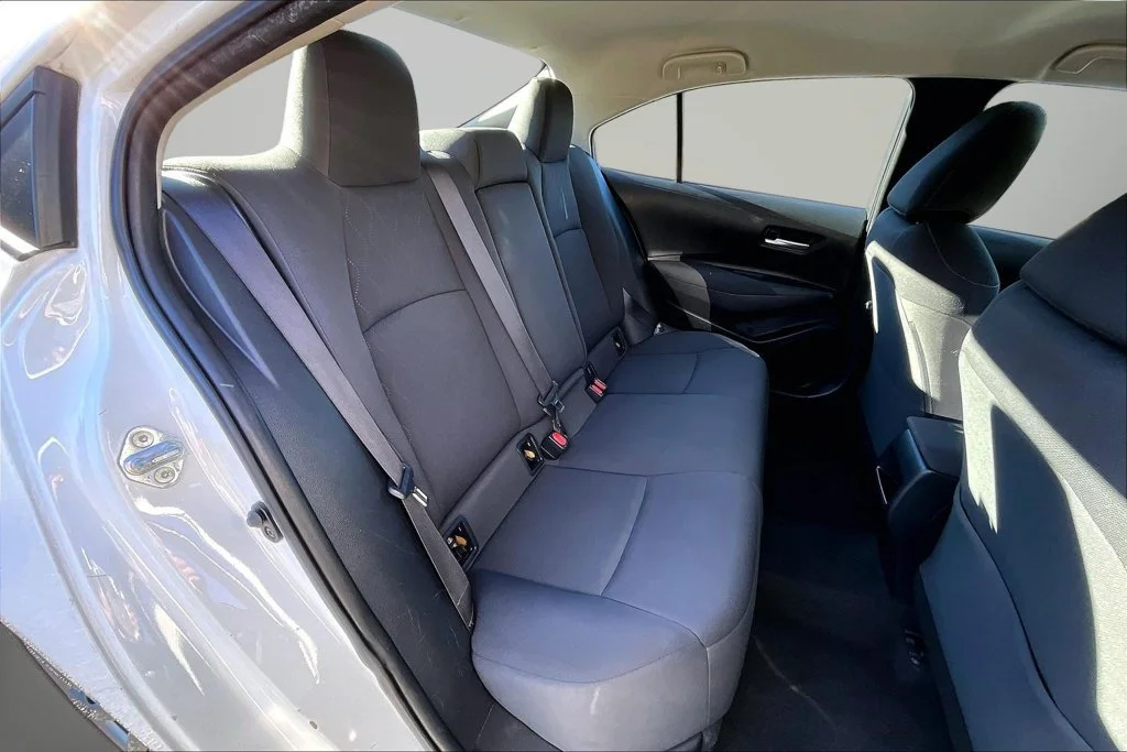 Used 2020 White Toyota LE image 30