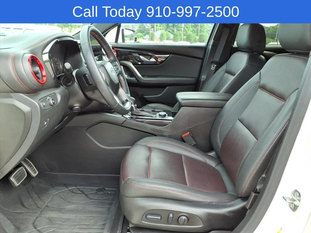 Used 2023 Iridescent Pearl Tricoat Chevrolet RS image 9