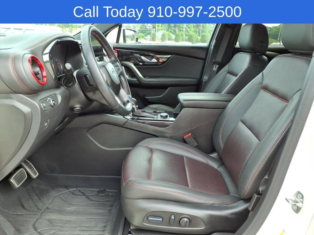Used 2023 Iridescent Pearl Tricoat Chevrolet RS image 9