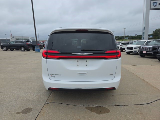 Certified Used 2022 Bright White Clearcoat Chrysler Touring L image 6