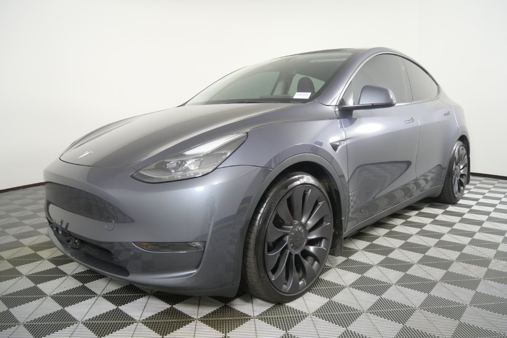 Used 2023  Tesla Performance image 9
