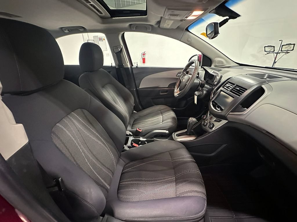 Used 2014 DEEP MAGENTA METALLIC Chevrolet LT image 24