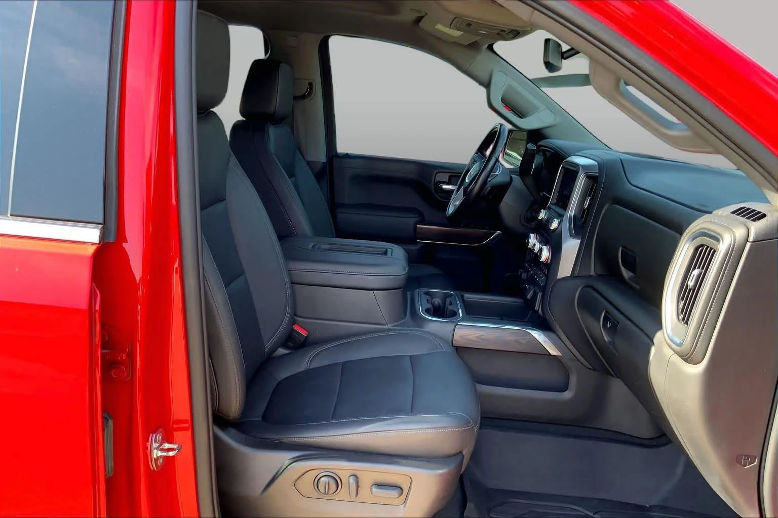 Used 2022 Cardinal Red GMC SLT image 9