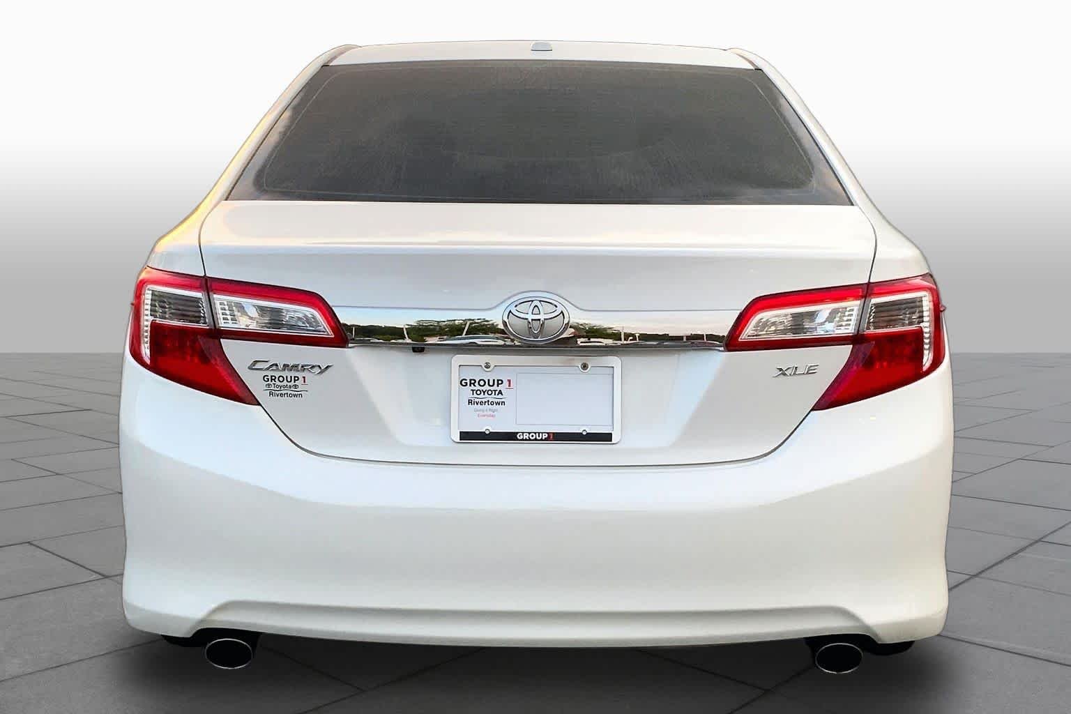 Used 2014 Blizzard Pearl Toyota XLE image 5