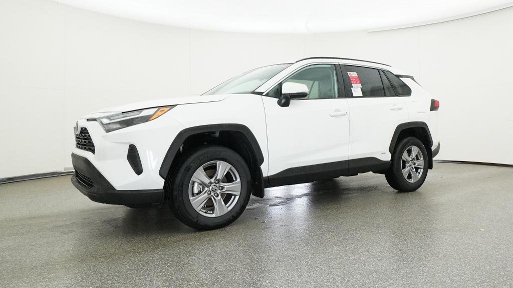 2025 Toyota RAV4 XLE - Photo 11