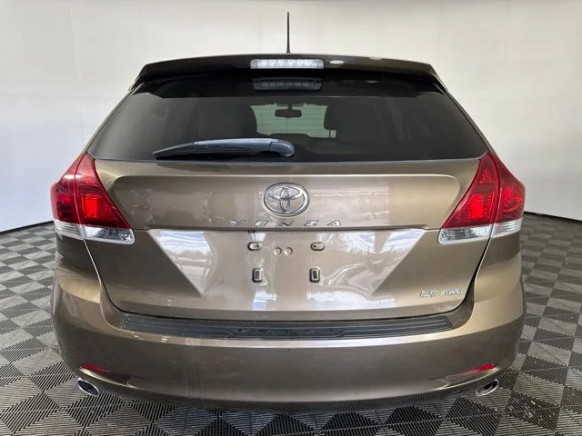 Used 2013 Golden Toyota LE image 20