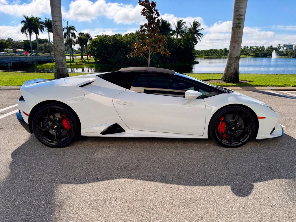 Used 2023 Bianco Monocerus Metallic Lamborghini Spyder AWD image 7