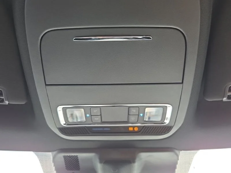New 2026 Star White Metallic Tri-Coat Ford F-250® Lariat® image 45