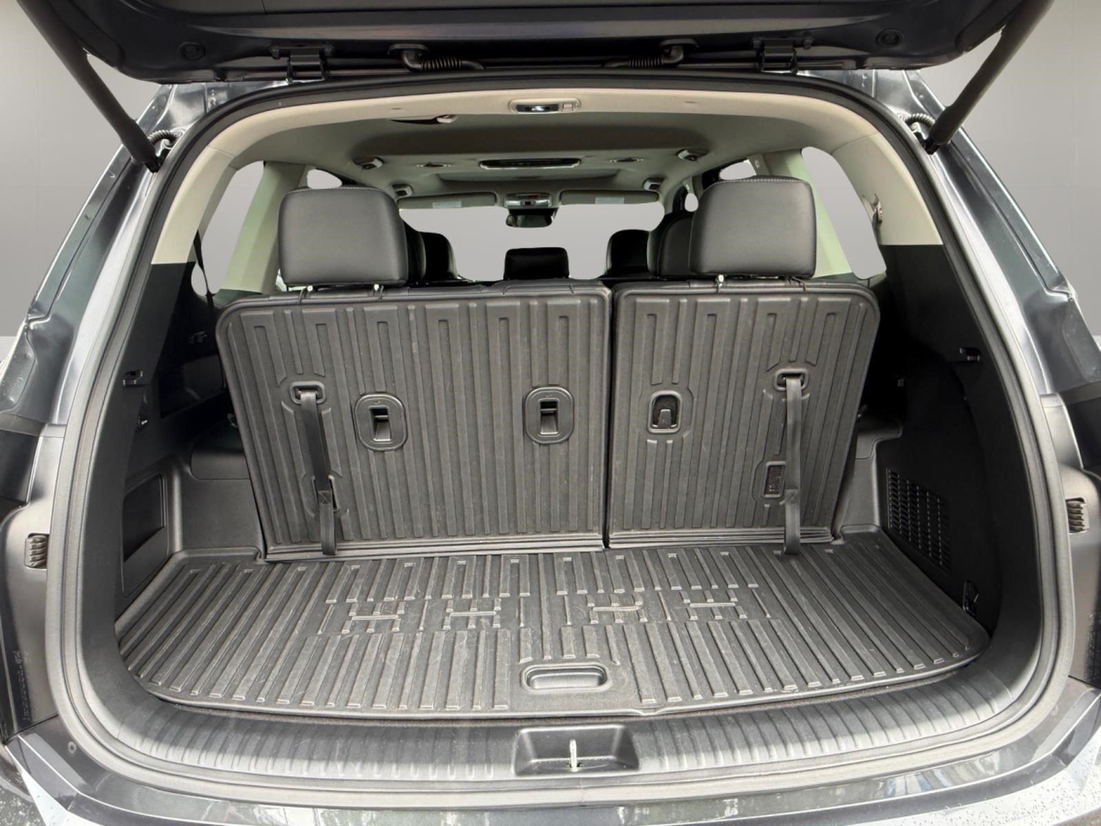 Used 2024 Gravity Gray Kia EX image 16