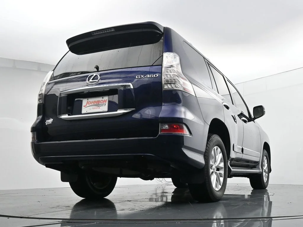 Used 2017  Lexus 460 image 33