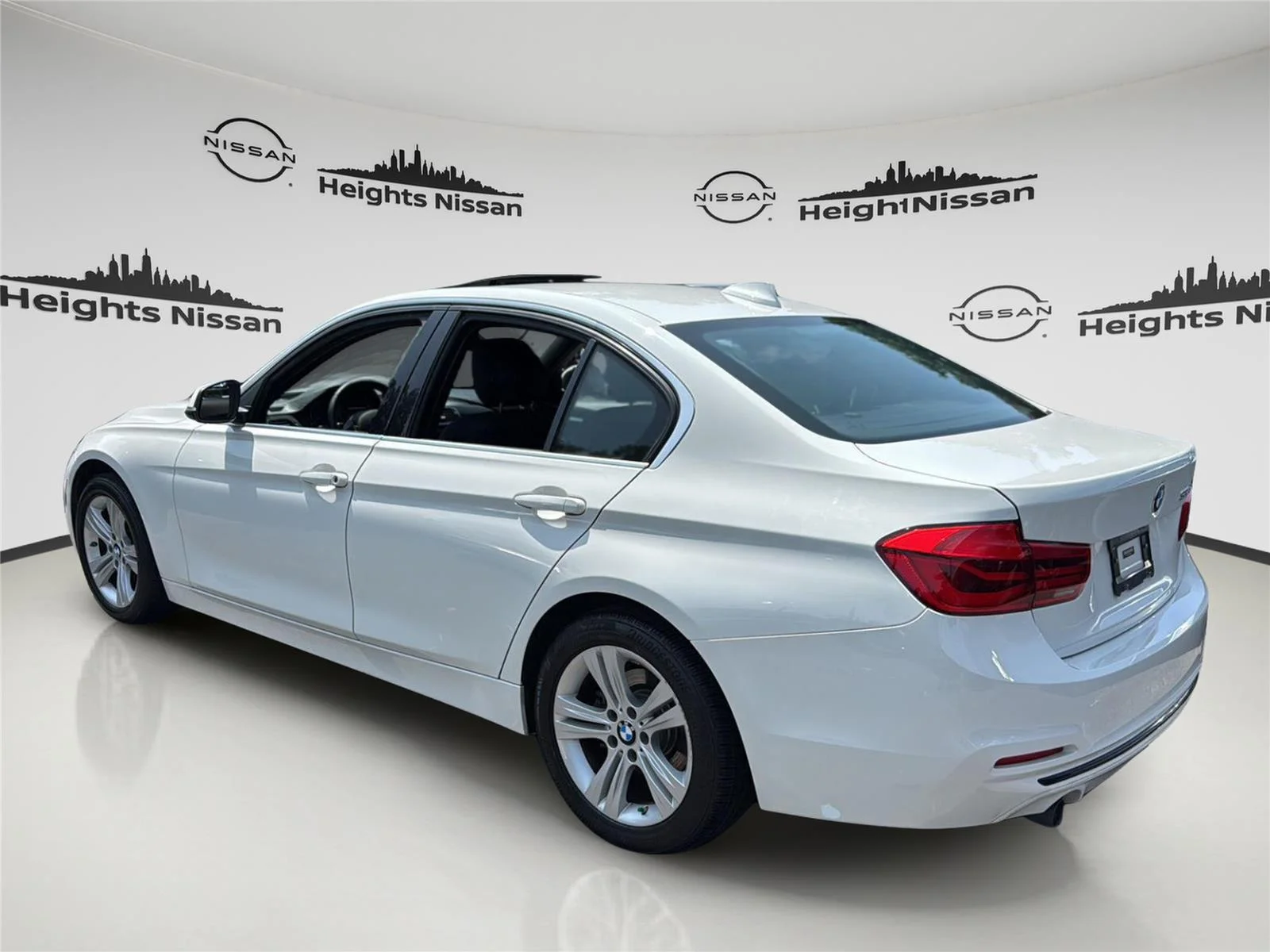 Used 2018 Alpine White BMW 328d image 3
