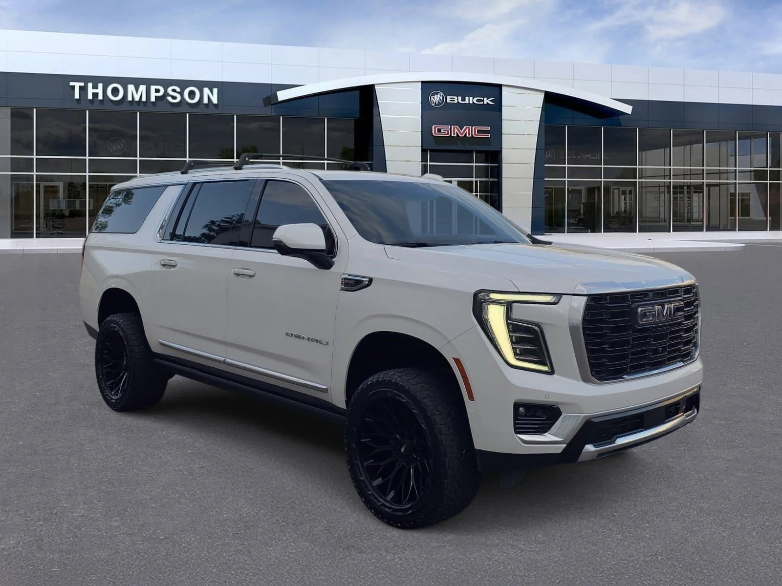Used 2025 White Frost Tricoat GMC Denali image 1