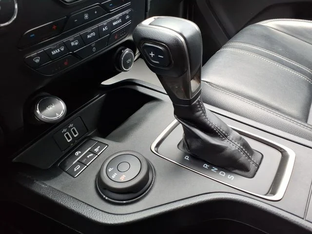 Used 2019 Silver Ford Lariat image 27