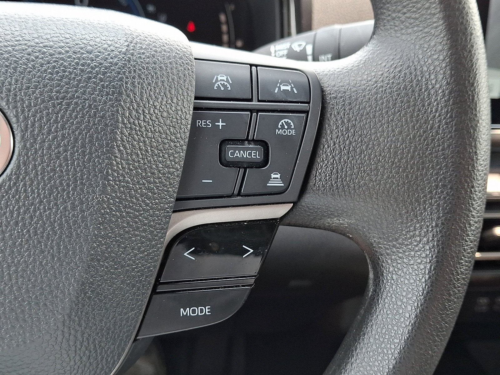 Used 2025 Wind Chill Pearl   089 Toyota LE image 23