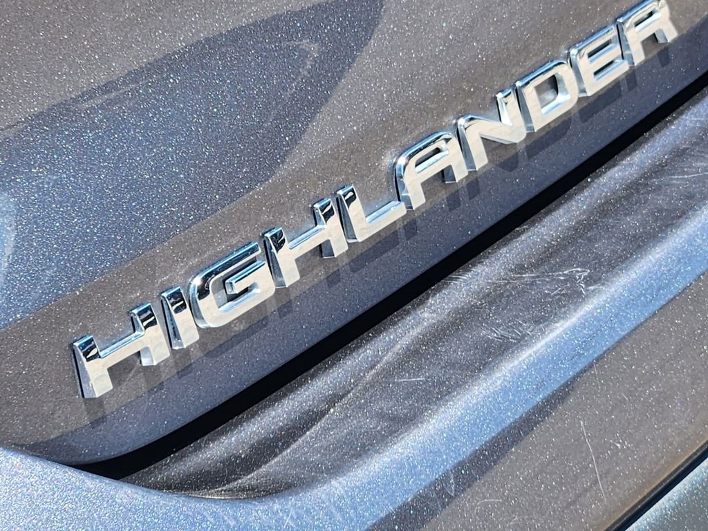 Used 2021 Gray Toyota LE image 18