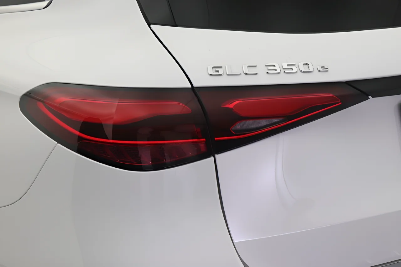 Used 2025 White Mercedes-Benz 350e 4MATIC® Plug in Hybrid image 18
