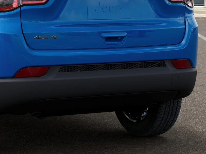 New 2026 Hydro Blue Pearl-Coat Exterior Paint Jeep Latitude image 41