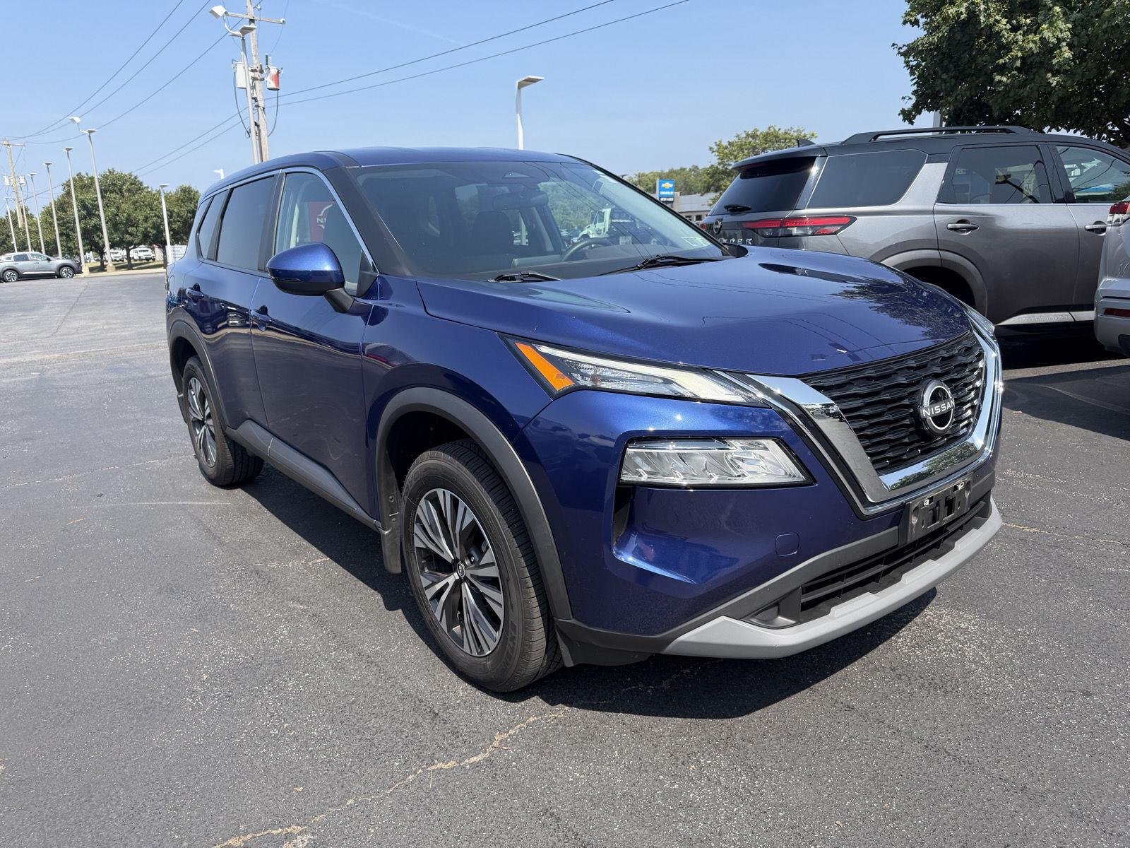 Used 2022 Caspian Blue Metallic Nissan SV image 3