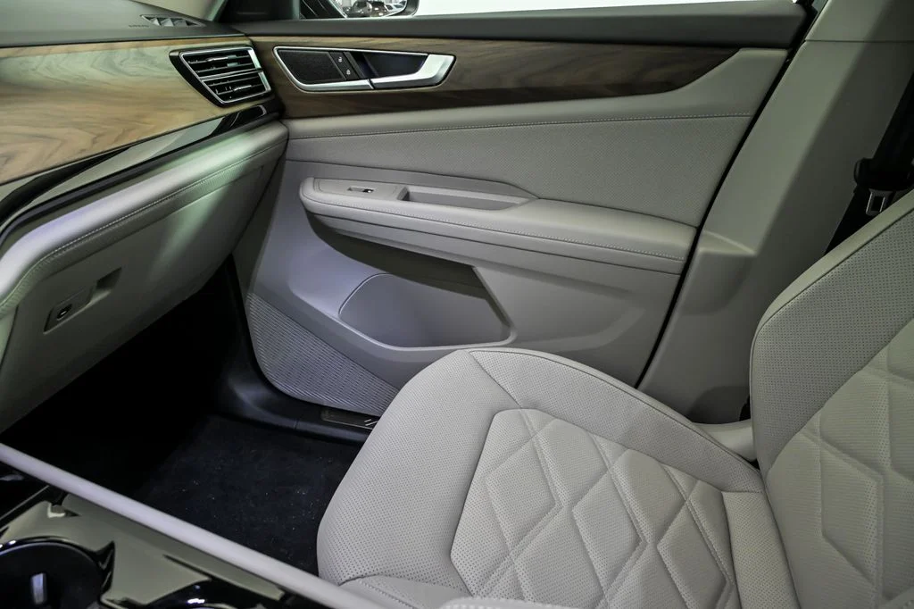 New 2026 Black Volkswagen 2.0T SE w/Technology image 17