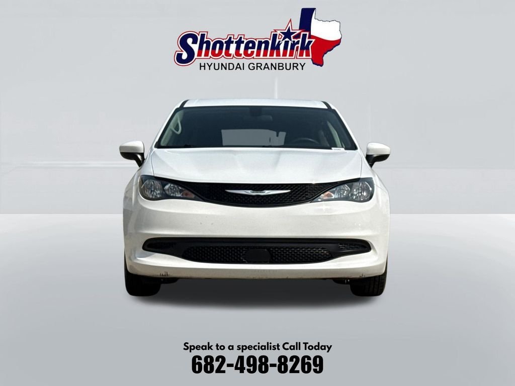 Used 2022 White Chrysler LX image 2