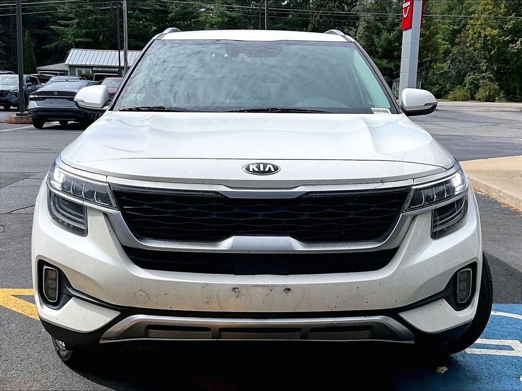 Used 2021 White Kia SX image 2