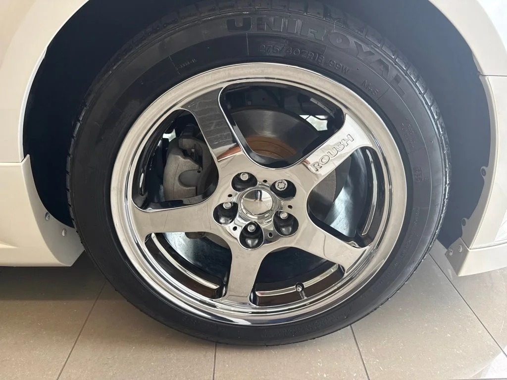 Used 2005 White Ford GT Deluxe image 11